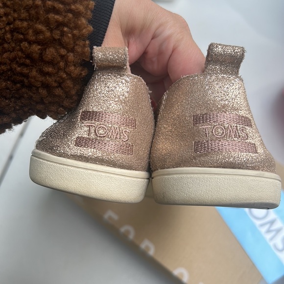 TOMS - Picture 4 of 9